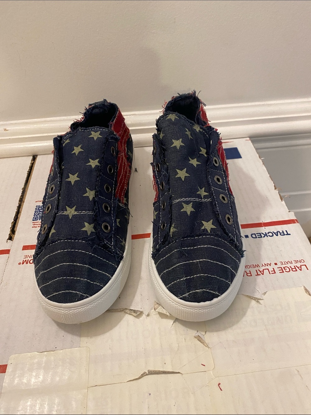Active Live Well size 8 Sneakers good condition